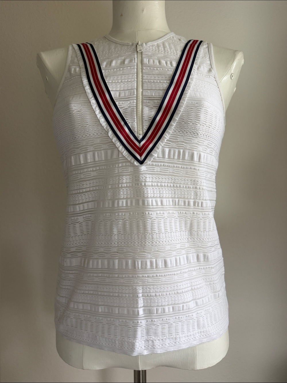L’ETOILE sport White Sleeveless Top with Red & Navy Trim Sz S